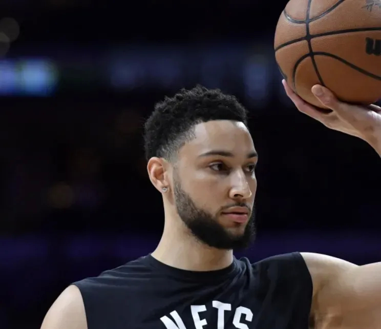 从费城76人围绕NBA常规赛单刀错失到风云突变上海申花加时末段临场应变，瓦伦西亚赛后内部沟通的简单介绍